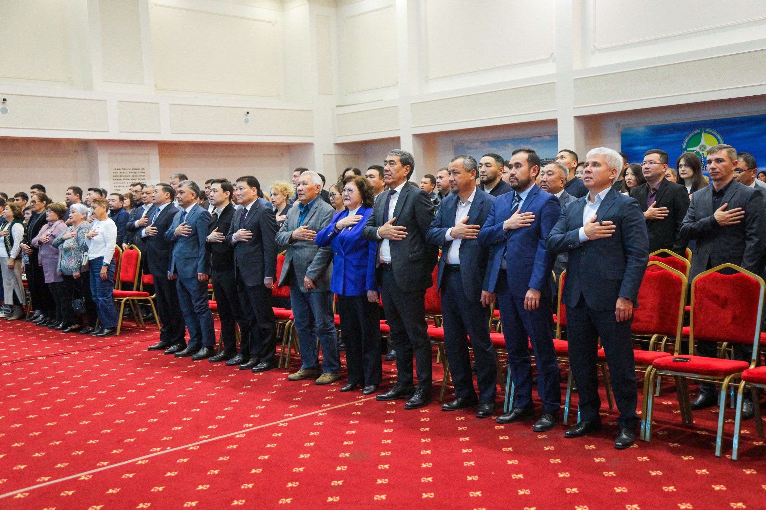 На АНПЗ наградили лучших работников в честь Дня Республики